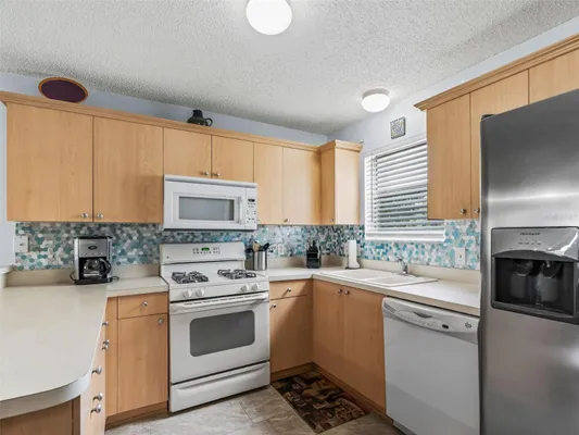 Property Slideshow image 2 of 34 | 897 livingston loop, The Villages, FL, 32162