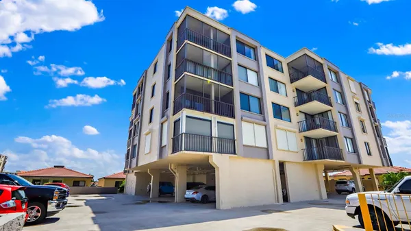 Property Slideshow image 2 of 13 | 6158 palma del mar blvd 604, St Petersburg, FL, 33715