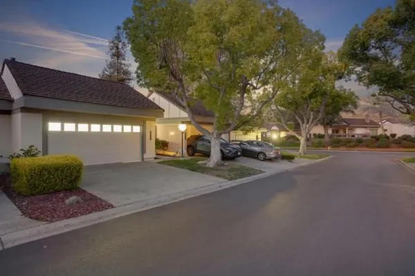 Property Slideshow image 2 of 57 | 6041 montgomery bnd, San Jose, CA, 95135