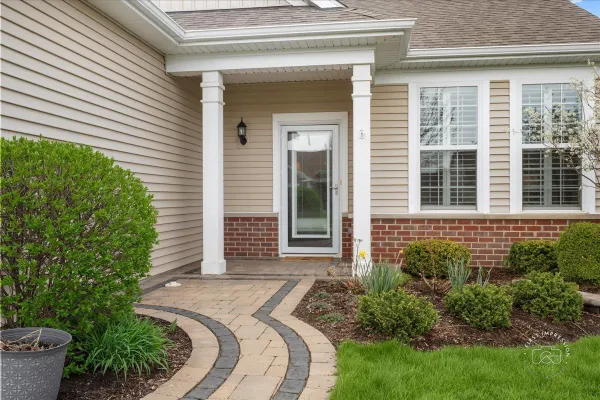 Property Slideshow image 2 of 25 | 2850 stoney creek dr, Elgin, IL, 60124