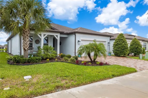 Property Slideshow image 3 of 73 | 19722 sea glass cir, Land O Lakes, FL, 34638