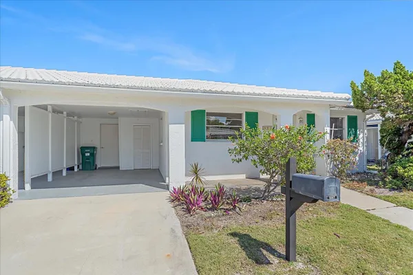 Property Slideshow image 2 of 33 | 597 spanish dr 12, Longboat Key, FL, 34228