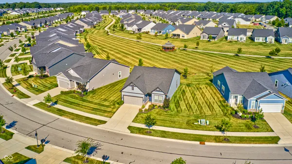 Property Slideshow image 2 of 32 | 2552 old rosebud ln, Westfield, IN, 46074