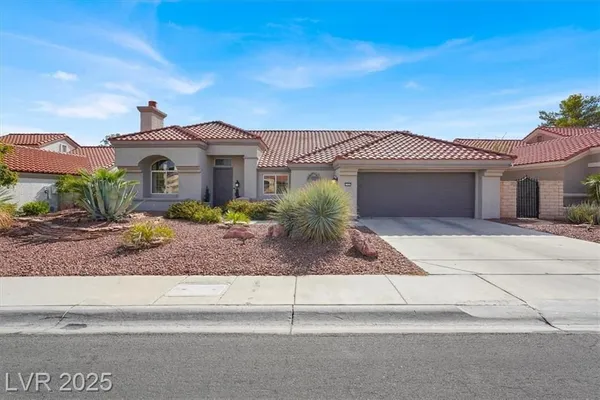 Property Slideshow image 3 of 59 | 2900 crown ridge dr, Las Vegas, NV, 89134