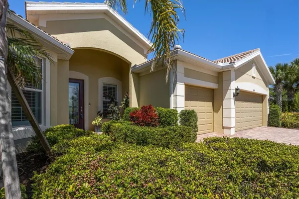 Property Slideshow image 3 of 66 | 6124 abaco dr, Sarasota, FL, 34238