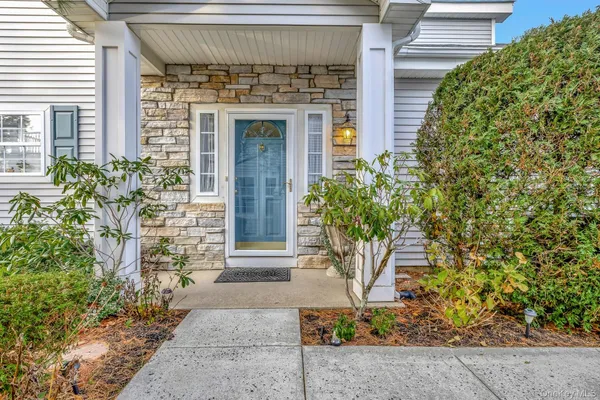 Property Slideshow image 2 of 49 | 477 woodscreek ct, Brookhaven, NY, 11955