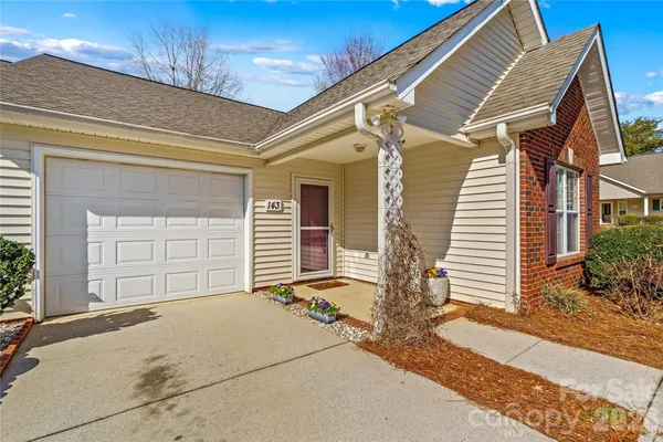 Property Slideshow image 3 of 45 | 143 ashwood ln, Mooresville, NC, 28117