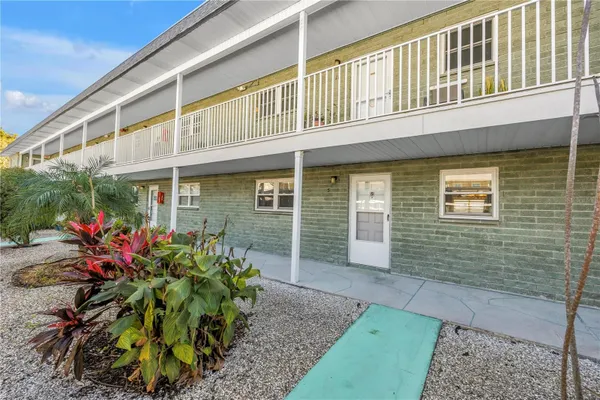 Property Slideshow image 3 of 45 | 5287 81st st n apt 5, St Petersburg, FL, 33709