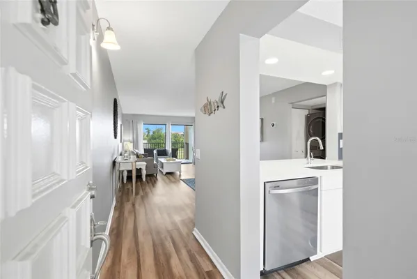 Property Slideshow image 3 of 38 | 6105 palma del mar blvd 219, St Petersburg, FL, 33715