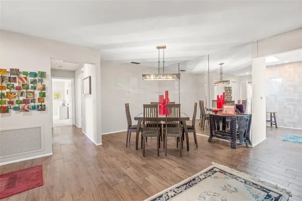 Property Slideshow image 3 of 37 | 4637 willow wood cir 44, Sarasota, FL, 34241