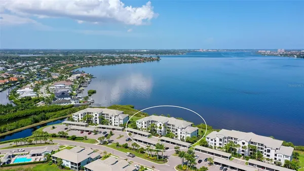 Property Slideshow image 3 of 68 | 910 tidewater shores loop 103, Bradenton, FL, 34208