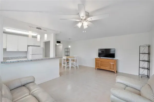 Property Slideshow image 2 of 36 | 373 tilford r # 373, Deerfield Beach, FL, 33442