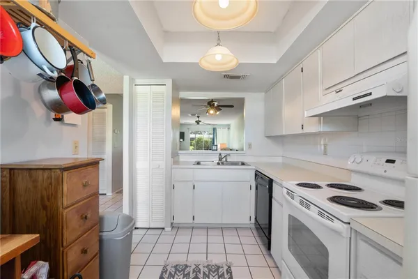 Property Slideshow image 3 of 20 | 11310 carriage hill dr apt 4, Port Richey, FL, 34668