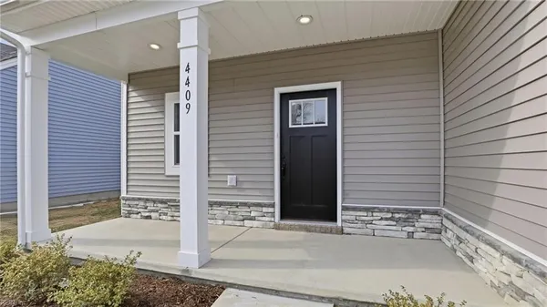 Property Slideshow image 3 of 26 | 4409 abercorn dr, Suffolk, VA, 23435