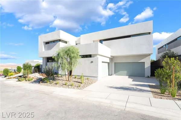 Property Slideshow image 2 of 67 | 33 falling ridge ln, Henderson, NV, 89011