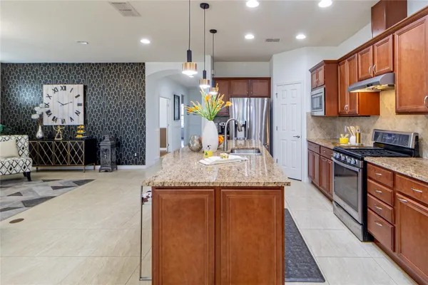 Property Slideshow image 3 of 58 | 333 navarra ln, Davenport, FL, 33837