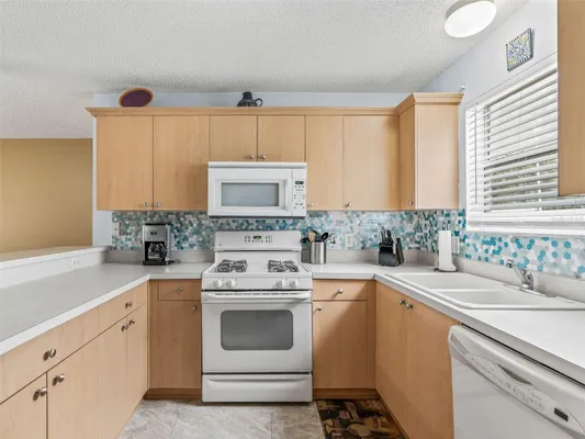Property Slideshow image 3 of 34 | 897 livingston loop, The Villages, FL, 32162