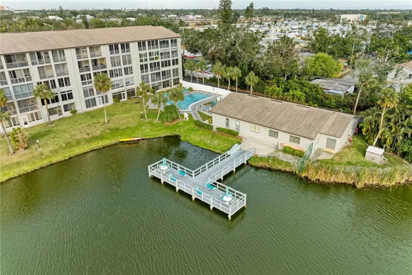 Property Slideshow image 2 of 18 | 3424 lake bayshore dr 405  p, Bradenton, FL, 34205