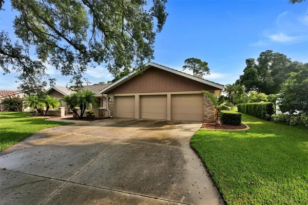 Property Slideshow image 3 of 59 | 7913 broadmoor pines blvd, Sarasota, FL, 34243
