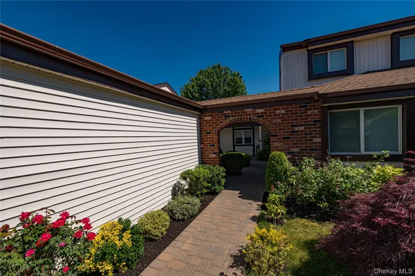 Property Slideshow image 2 of 34 | 1003 gotham dr, Smithtown, NY, 11780