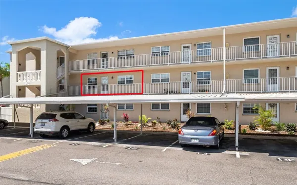 Property Slideshow image 2 of 46 | 948 virginia st apt 202, Dunedin, FL, 34698