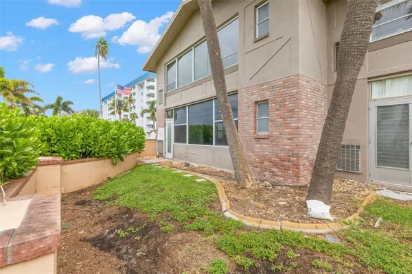 Property Slideshow image 2 of 27 | 2 causeway blvd 101, Dunedin, FL, 34698
