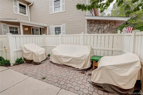 Property Slideshow image 3 of 50 | 2784 s heather gardens way, Aurora, CO, 80014