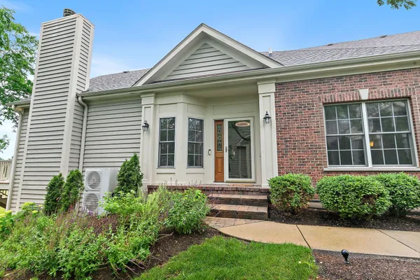 Property Slideshow image 3 of 43 | 3950 coyote lakes cir, Lake In The Hills, IL, 60156