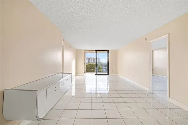 Property Slideshow image 2 of 28 | 1300 saint charles pl 507, Pembroke Pines, FL, 33026