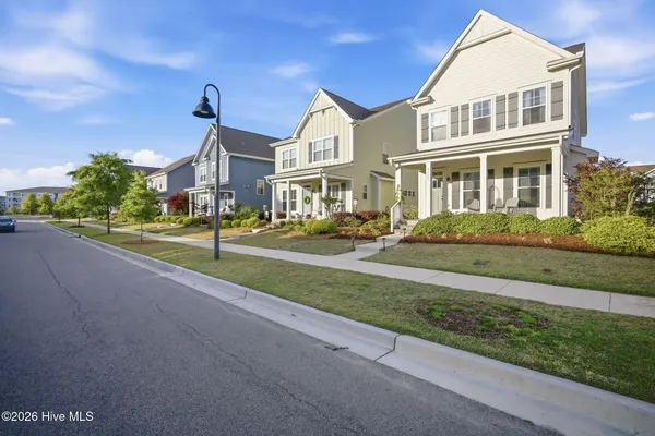 Property Slideshow image 2 of 71 | 4429 old towne st, Wilmington, NC, 28412