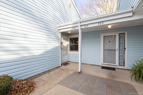 Property Slideshow image 2 of 31 | 705 cabot ct, Saint James, NY, 11780