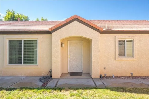 Property Slideshow image 3 of 27 | 19078 stoddard way, Apple Valley, CA, 92308