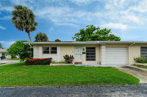 Property Slideshow image 3 of 49 | 830 cambridge ct, Dunedin, FL, 34698