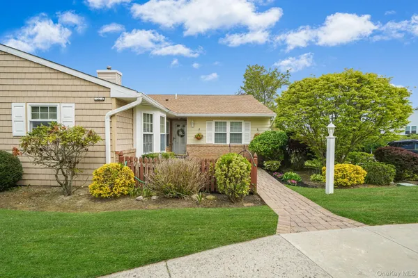 Property Slideshow image 3 of 34 | 41 theodore dr, Brookhaven, NY, 11727