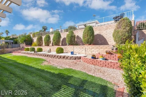 Property Slideshow image 3 of 46 | 2621 hanging rock dr, Las Vegas, NV, 89134