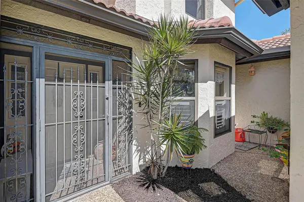 Property Slideshow image 3 of 50 | 7363 oak moss dr # 33, Sarasota, FL, 34241