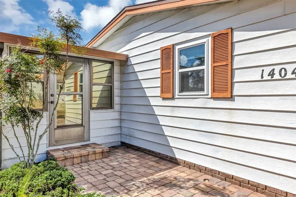 Property Slideshow image 2 of 31 | 1404 plantation dr, Lady Lake, FL, 32159