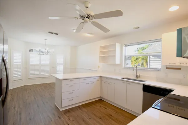 Property Slideshow image 3 of 35 | 915 ramos dr, The Villages, FL, 32159