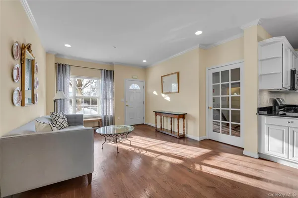 Property Slideshow image 2 of 27 | 286 spring dr # 286, East Meadow, NY, 11554