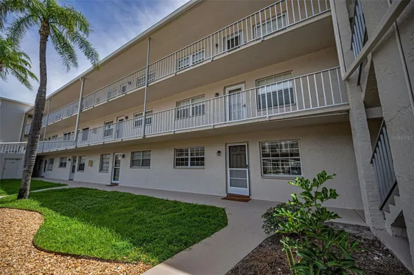 Property Slideshow image 3 of 59 | 970 virginia st 109, Dunedin, FL, 34698