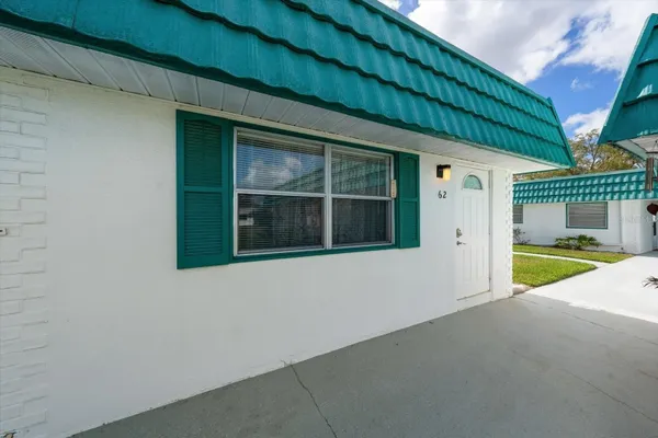 Property Slideshow image 2 of 40 | 205 kings blvd 62, Sun City Center, FL, 33573