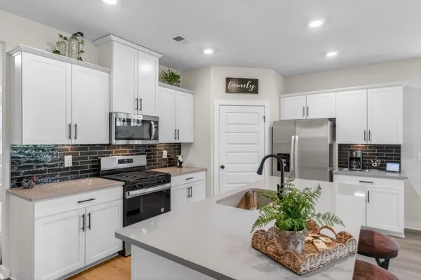 Property Slideshow image 3 of 37 | 1132 stoney brook bnd, Gallatin, TN, 37066