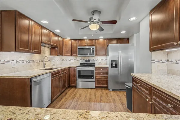 Property Slideshow image 3 of 44 | 13952 e marina dr 302, Aurora, CO, 80014