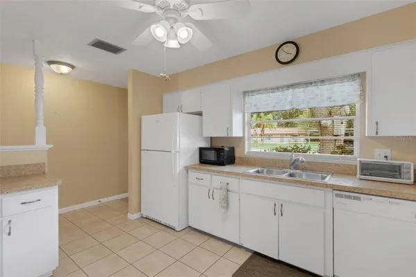 Property Slideshow image 3 of 31 | 4574 mohican trl 151, Sarasota, FL, 34233
