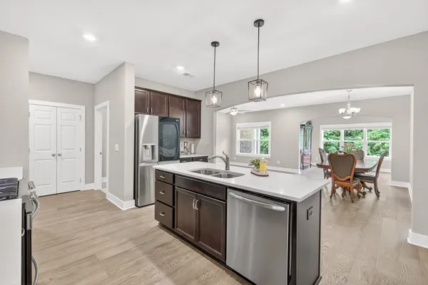 Property Slideshow image 3 of 31 | 906 meadowcrest way, Lebanon, TN, 37090