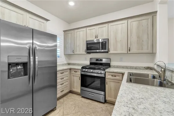 Property Slideshow image 2 of 28 | 7940 golden warbler st, North Las Vegas, NV, 89084