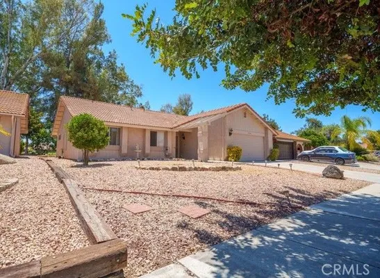 Property Slideshow image 2 of 27 | 1925 silver oak way, Hemet, CA, 92545
