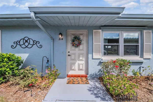 Property Slideshow image 2 of 46 | 214 gloucester blvd, Sun City Center, FL, 33573