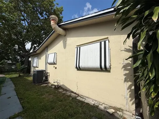 Property Slideshow image 3 of 17 | 4314 nw 47th ct, Tamarac, FL, 33319