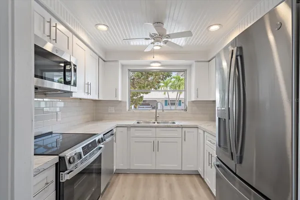 Property Slideshow image 3 of 34 | 597 spanish dr 12, Longboat Key, FL, 34228